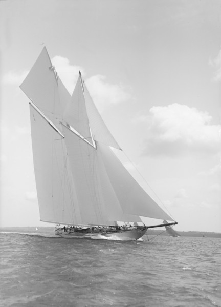The handsome racing schooner 'Waterwitch', 1911. Creator: Kirk & Sons of Cowes.
