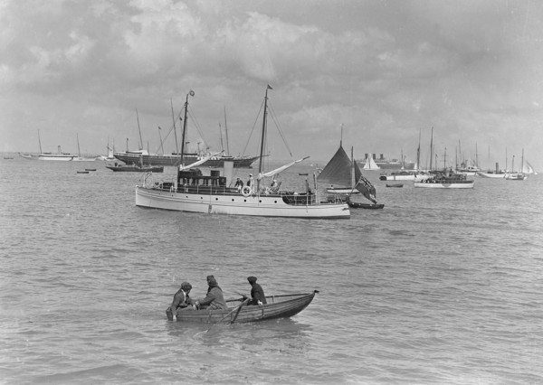 The motor yacht 'Silver Cloud' under way, 1920. Creator: Kirk & Sons of Cowes.