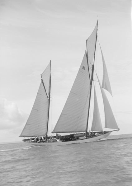 The 147 ton ketch 'Thendara' sailing upwind. 1939. Creator: Kirk & Sons of Cowes.