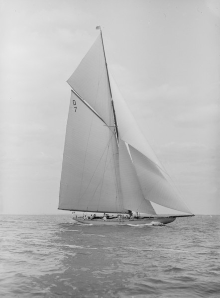 The 15 Metre 'Istria' sailing close-hauled, 1913.  Creator: Kirk & Sons of Cowes.