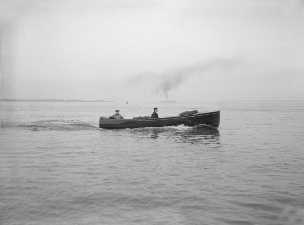 Yacht's motor launch under way, 1914. Creator: Kirk & Sons of Cowes.