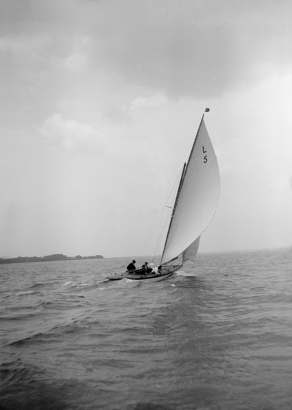 The 6 Metre 'Jonquil', 1912. Creator: Kirk & Sons of Cowes.