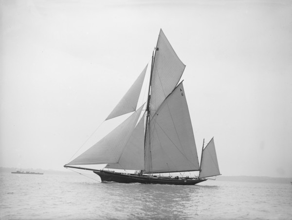 The yawl 'Wendur' sailing close-hauled, 1913. Creator: Kirk & Sons of Cowes.