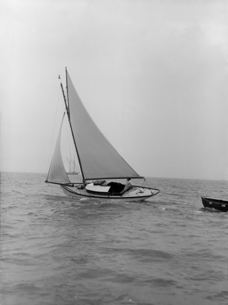 The gaff rigged yacht 'Nautilus', 1912. Creator: Kirk & Sons of Cowes.