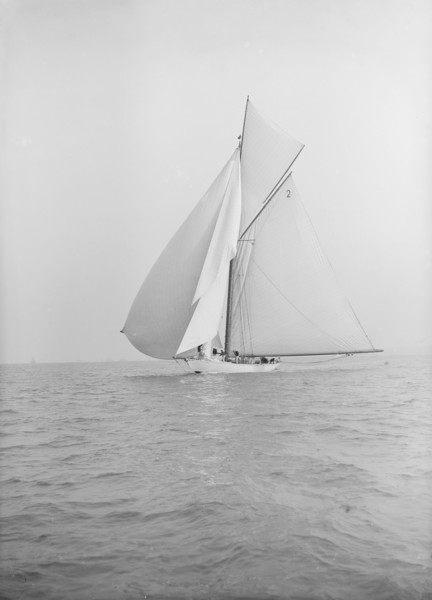 The 40-rater cutter 'Carina' sailing with spinnaker, 1913. Creator: Kirk & Sons of Cowes.