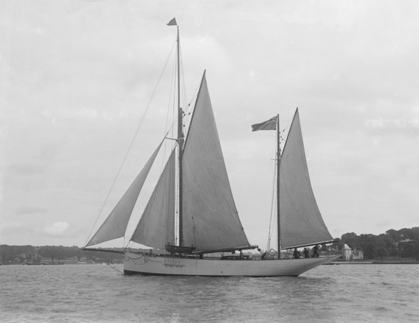 The 167 ton ketch 'Anemone' under sail, 1922. Creator: Kirk & Sons of Cowes.