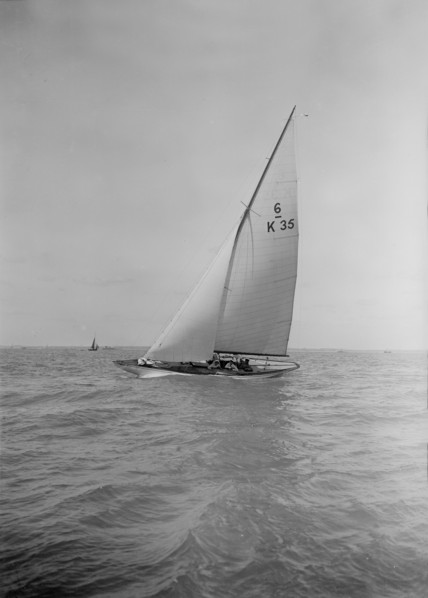 The 6 Metre 'Bathsheba', 1933. Creator: Kirk & Sons of Cowes.