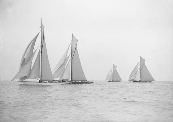 Group of Cruisers: Ma'oona, Bloodhound, Sonya, & Creole.  Creator: Kirk & Sons of Cowes.