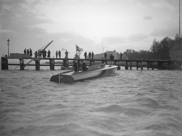 The hydroplane 'Brunhilde'. Creator: Kirk & Sons of Cowes.