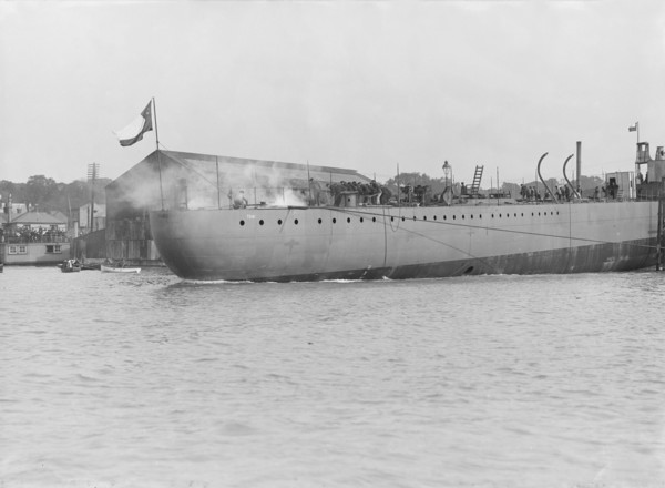 The launch of Chilean destroy 'Almirante Lynch', 28th September 1912. Creator: Kirk & Sons of Cowes.