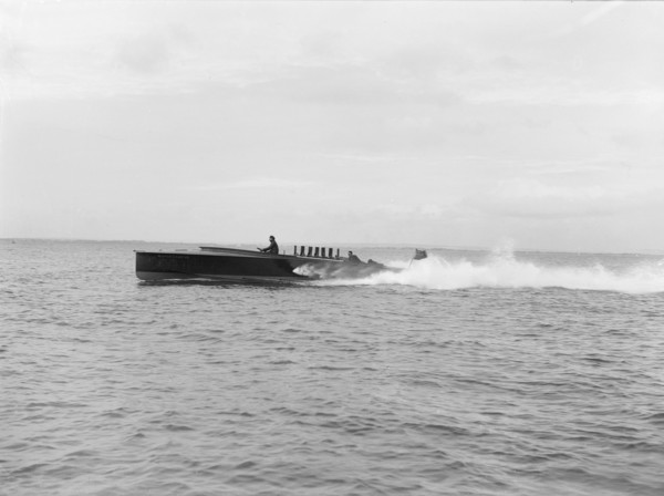 The hydroplane 'Maple Leaf IV', 1914. Creator: Kirk & Sons of Cowes.
