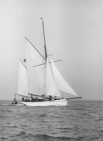 The 60 ft ketch 'Linth', 1912. Creator: Kirk & Sons of Cowes.