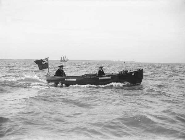 Bona's motor launch under way, 1912. Creator: Kirk & Sons of Cowes.
