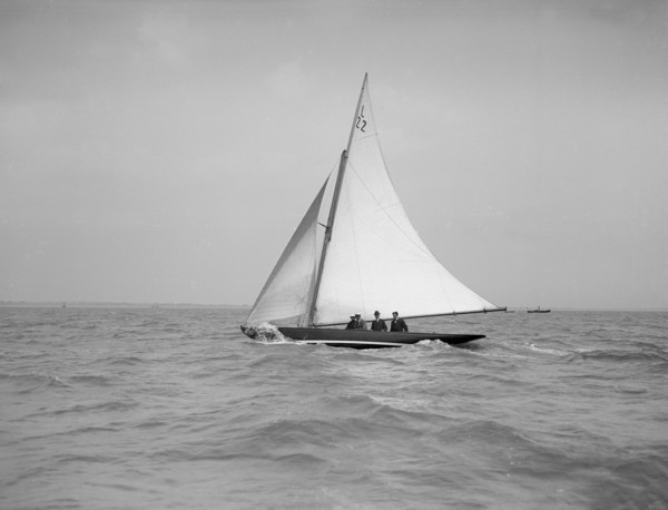Outing on a 6 Metre sailing yacht (L22), 1912. Creator: Kirk & Sons of Cowes.