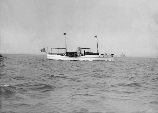 The steam yacht 'Yvonne' under way, 1913. Creator: Kirk & Sons of Cowes.
