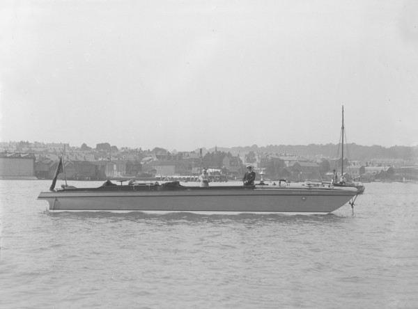 Sea sled 'Miss England' at anchor, 1922. Creator: Kirk & Sons of Cowes.