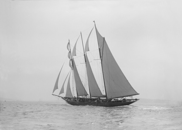 The auxiliary schooner 'La Cigale' sailing close-hauled, 1913. Creator: Kirk & Sons of Cowes.