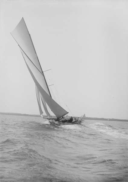 'The Lady Anne' making waves in a good breeze, 1912. Creator: Kirk & Sons of Cowes.