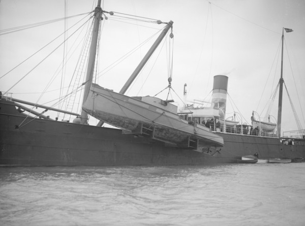 'Sabin' being shipped, 1912. Creator: Kirk & Sons of Cowes.