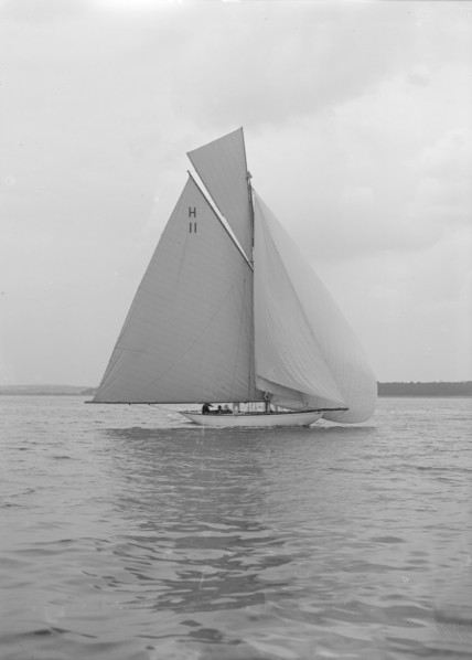 Light winds for the 8 Metre 'Ventana' (H11) sailing with spinnaker, 1912. Creator: Kirk & Sons of Cowes.