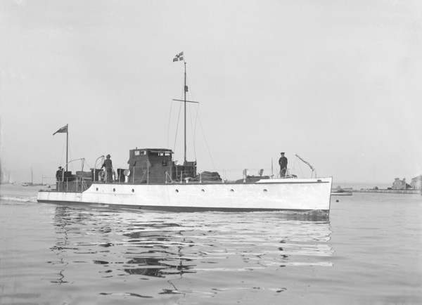 Motor yacht 'Amo' under way, 1921. Creator: Kirk & Sons of Cowes.