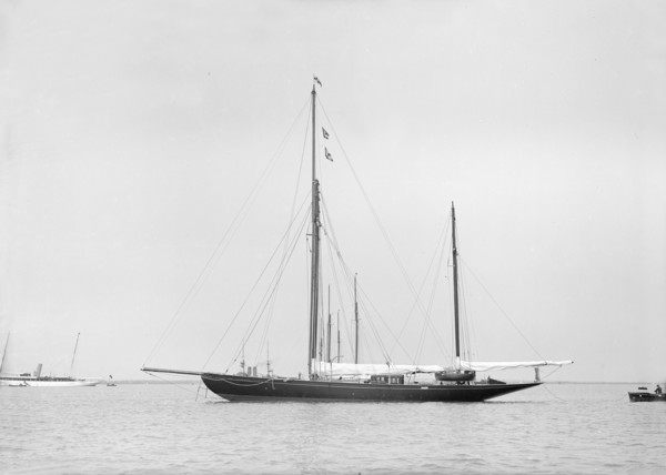 The ketch 'Valdora' at anchor, 1913. Creator: Kirk & Sons of Cowes.