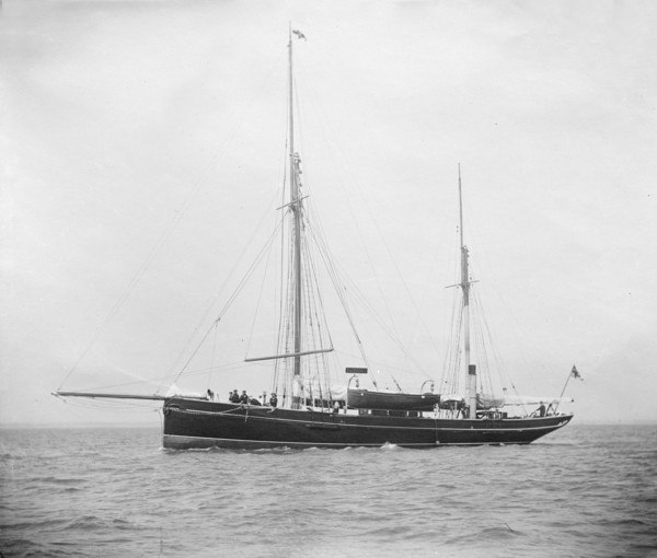 The ketch 'Gelasma' under motor. Creator: Kirk & Sons of Cowes.