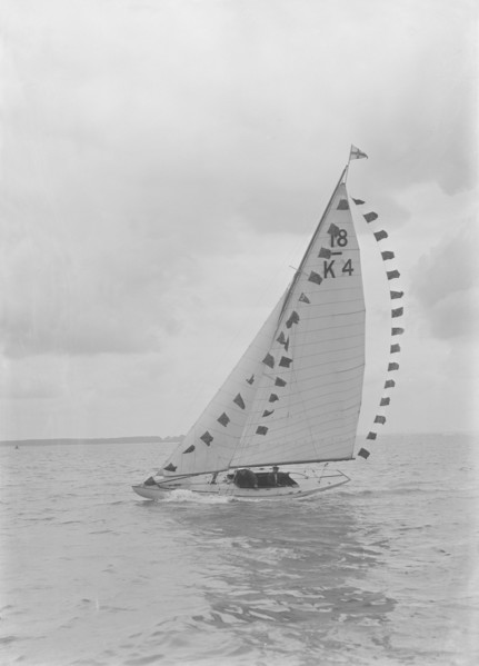 Saling yacht 'Asphodel' (K5) with prize flags, 1922. Creator: Kirk & Sons of Cowes.