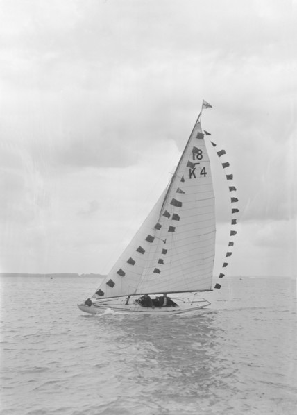 Saling yacht 'Asphodel' (K5) with prize flags, 1922. Creator: Kirk & Sons of Cowes.