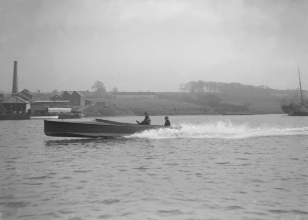 Unknown hydroplane underway, 1912. Creator: Kirk & Sons of Cowes.