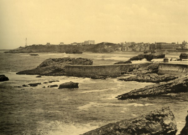 Biarritz - La Digue de la Cafetiere, c1930.