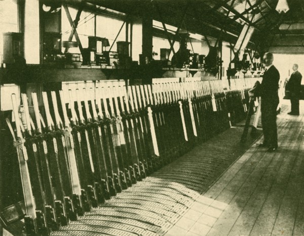 A Manual Box on the Great Western Main Line, Reading', 1930.