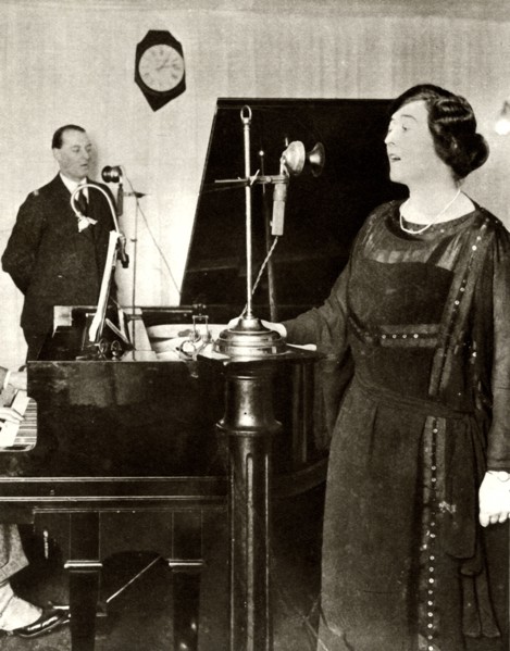 Performers singing a duet in one of the studios of 2LO, Savoy Hill