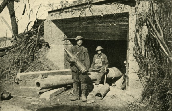 '....a captured 8-inch naval gun in its concrete emplacement', First World War, c1917, (c1920). Creator: Unknown.