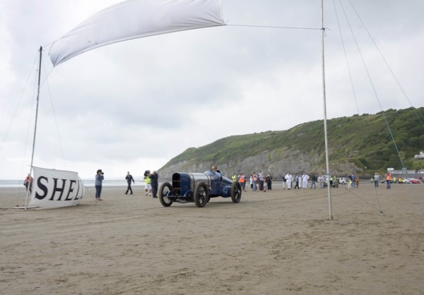 1925 Sunbeam 350 hp driven by Don Wales at Pendine Sands 2015. Creator: Unknown.