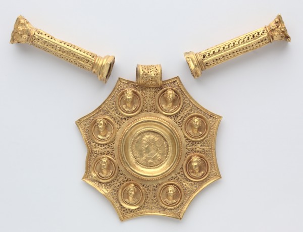Octagonal Pendant with Corinthian Column Spacers and Clasp Set , 324-326. Creator: Unknown.