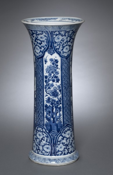 Vase, Qing dynasty (1644-1912), Kangxi reign (1661-1722). Creator: Unknown.