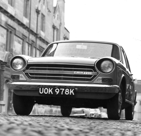 1972 Austin 2200 saloon. Creator: Unknown.