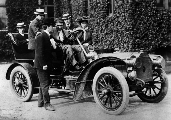1905 Peerless type 10 with Barney Oldfield. Creator: Unknown.