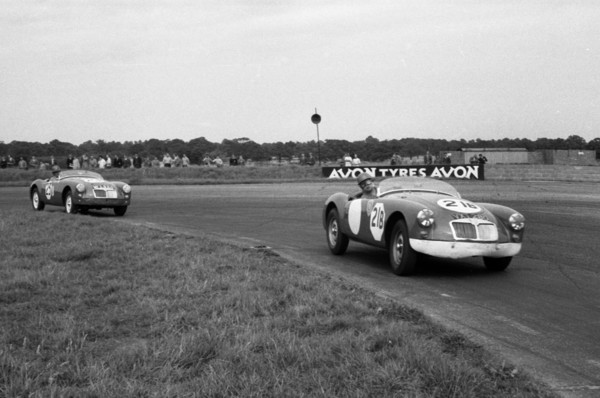 MGA Twin Cam, Dixon. 1959 Silverstone 6 hour. Creator: Unknown.