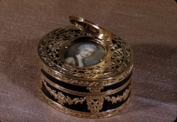 Snuffbox with portrait of a woman, 1769-70. Creator: Claude Héricourt.