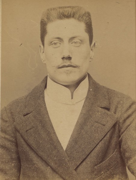 Ortiz. Léon. 25 ans, né à Paris. Commis d'architecte. Anarchiste. Voyage ordinairement en bicyclette., 1894.