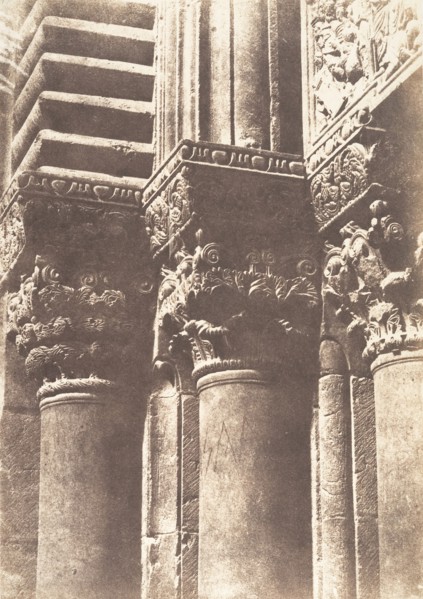 Jérusalem, Saint-Sépulcre, Détails des chapiteaux de la porte principale, 1854.