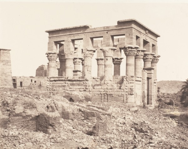 Ile de Fileh (Philæ), édifice de l'Est - Face Latérale Vue du Point D, 1851-52, printed 1853-54.