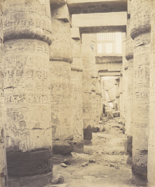 Karnak (Thèbes), Palais - Salle Hypostyle - Fenêtre et Chapiteaux des Galleries Latérales, 1851-52, printed 1853-54.