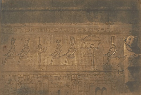 Sculptures sur la façade postérieure du grande Temple de Dendérah (Tentyris), 1849-50.