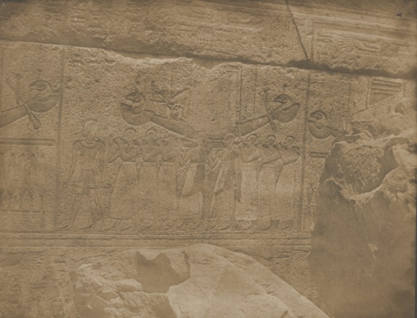 Palais de Karnak, sculptures extérieures du sanctuaire de granit., 1849-51.