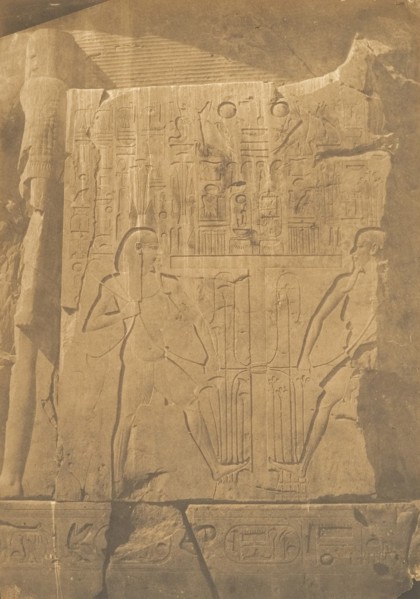 Siège du colosse monolithe d'Aménophis III, à Thèbes (Détails des sculptures), 1849-50.