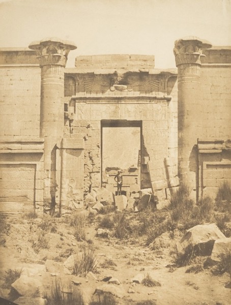 Propylées du Thoutmoséum, à Médinet-habou (Thèbes), 1849-50.