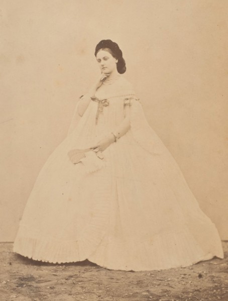 Le peignoir plissé (autre), 1860s.